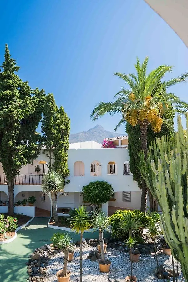 Azahara I, 25A Small Cozy Apartment With Great Views Located In The Popular Area Of Nueva Andalucia Marbella